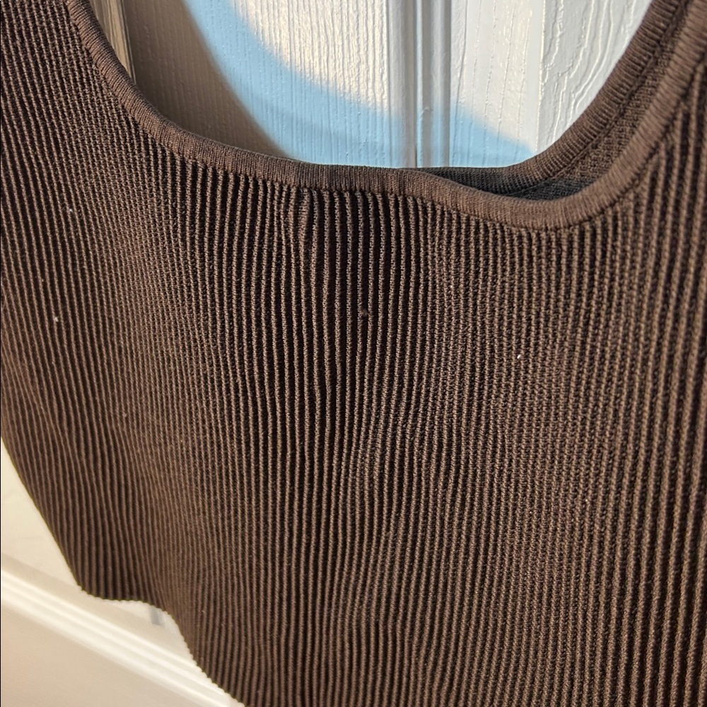 Aritzia Babaton Sculpt Knit Squareneck Cropped Tank Brown Size XL - Picture 3 of 6